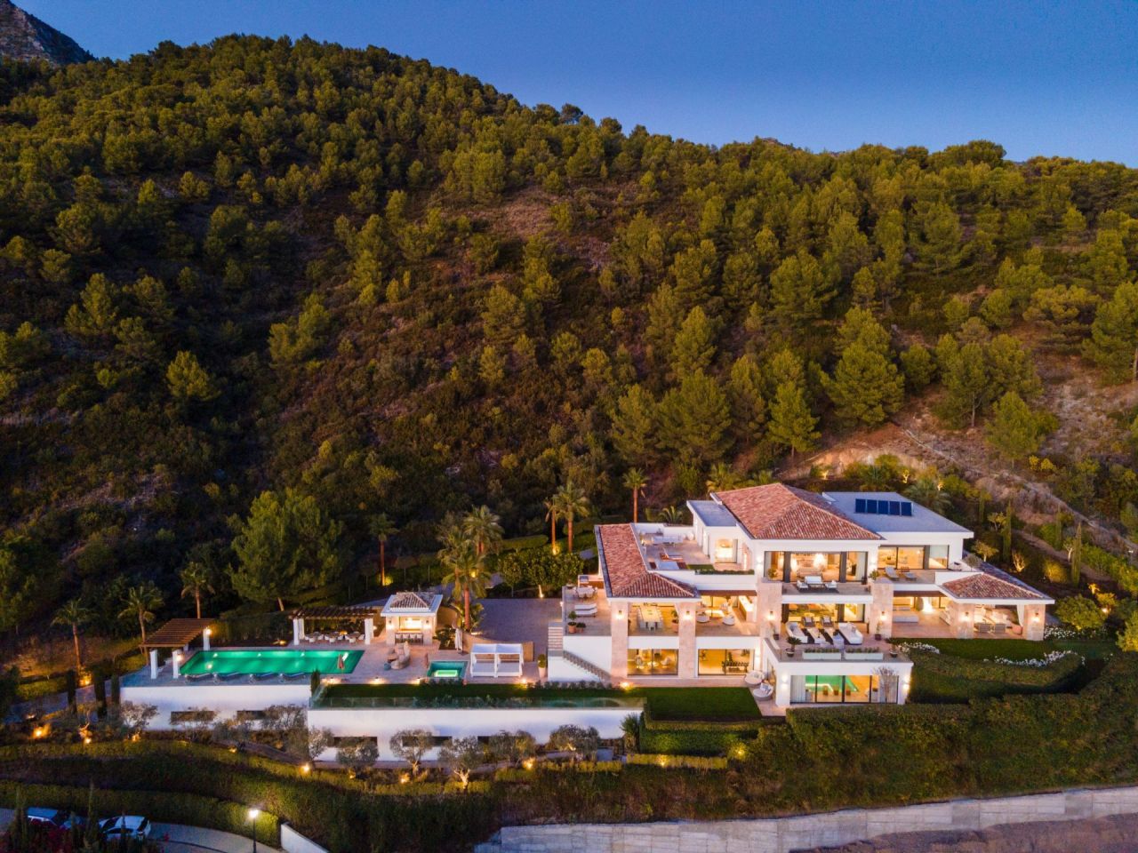 Villa en Marbella, España, 2 142 m2 - imagen 1