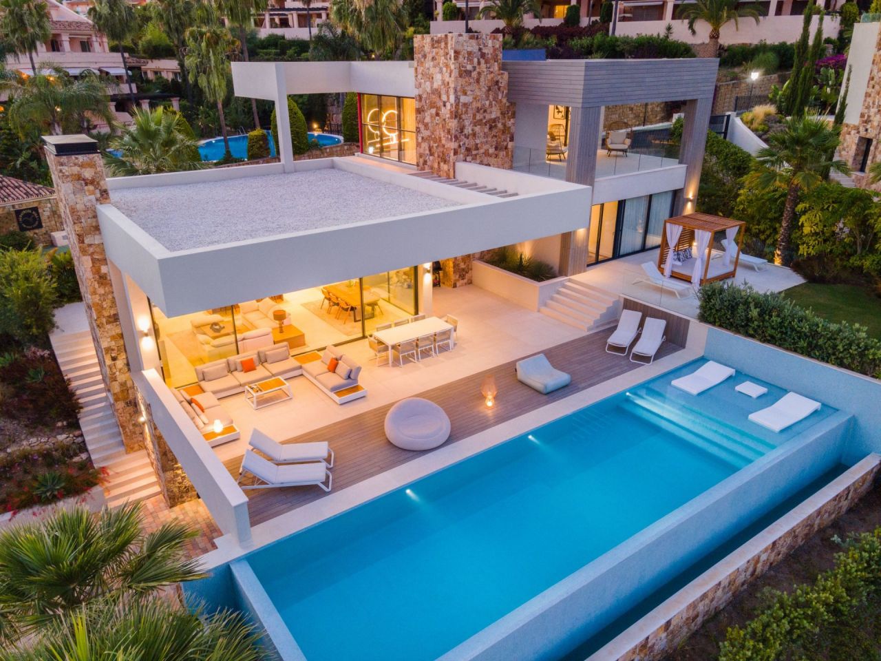 Villa in Marbella, Spain, 592 sq.m - picture 1