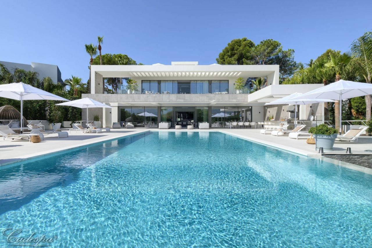 Villa in Marbella, Spain, 1 200 sq.m - picture 1