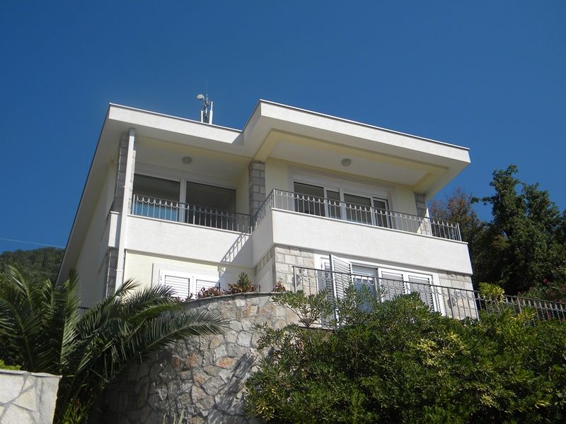 House in Baosici, Montenegro, 170 sq.m - picture 1