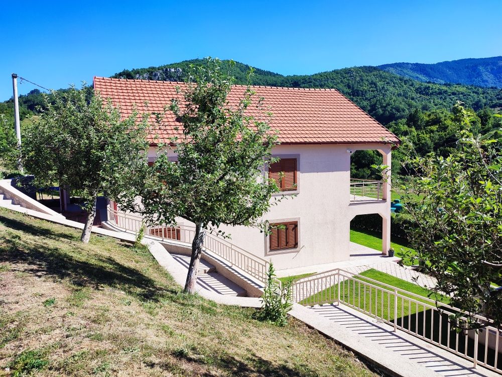 Finca en Nikšić, Montenegro, 350 m2 - imagen 1