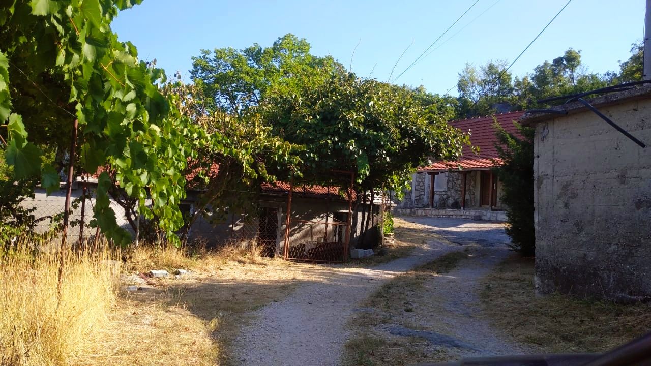 Casa en remodelacion en Nikšić, Montenegro, 69 m2 - imagen 1