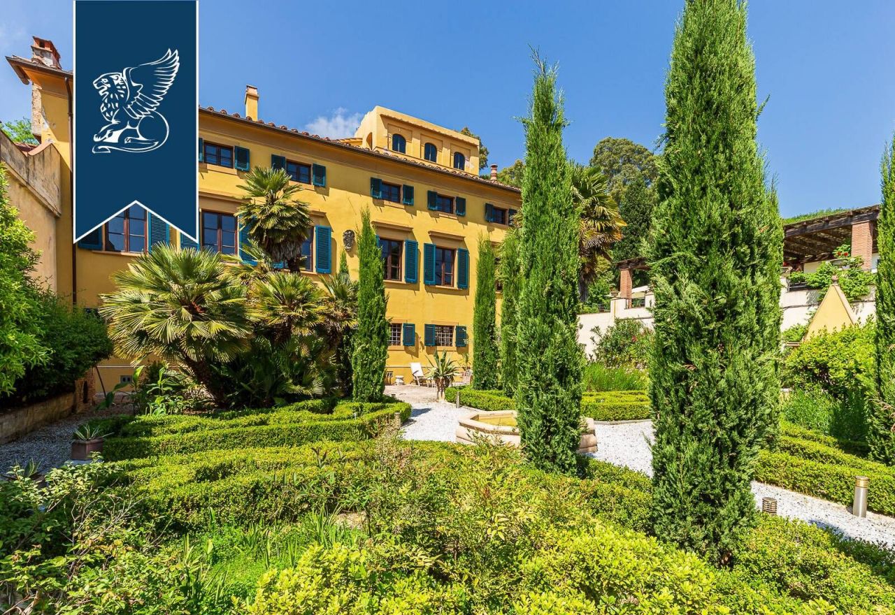 Villa in Lucca, Italy, 850 sq.m - picture 1