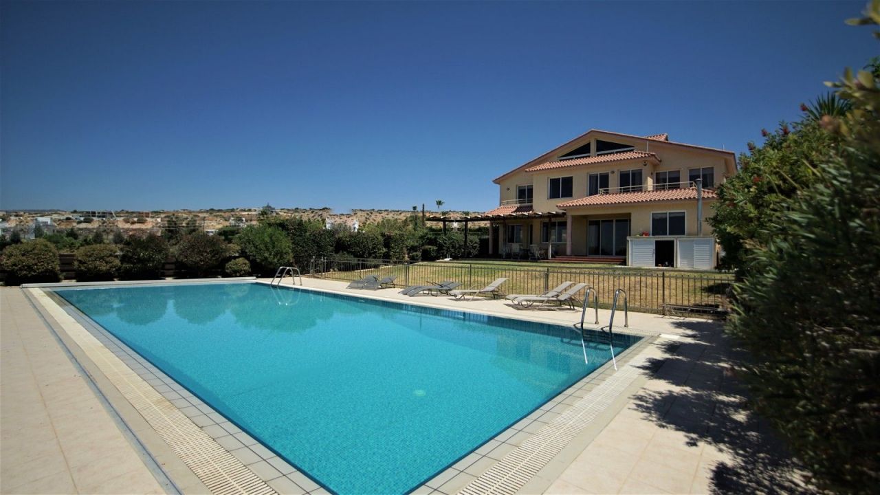 Villa in Limassol, Cyprus, 307 sq.m - picture 1