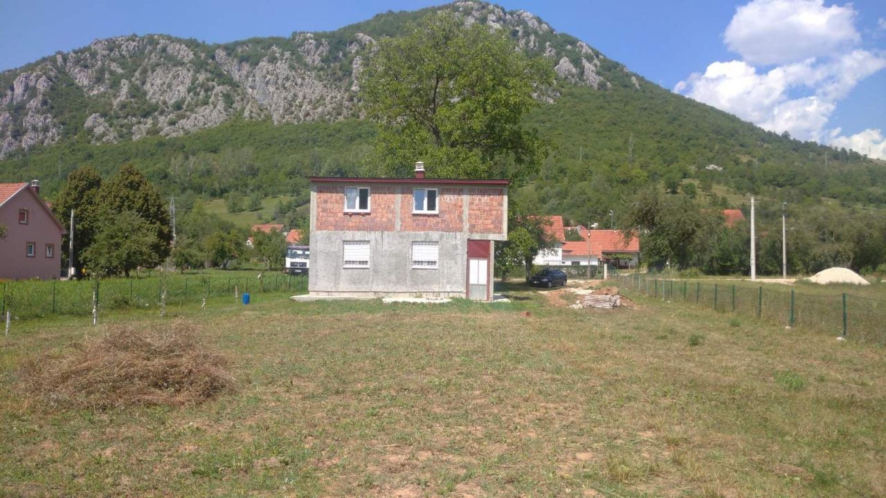Haus in Niksic, Montenegro, 135 m2 - Foto 1