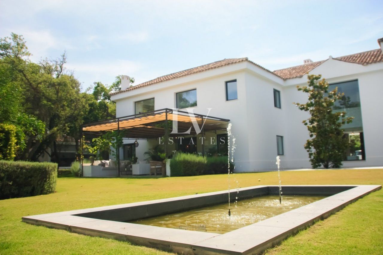 Villa in Sotogrande, Spain, 700 sq.m - picture 1