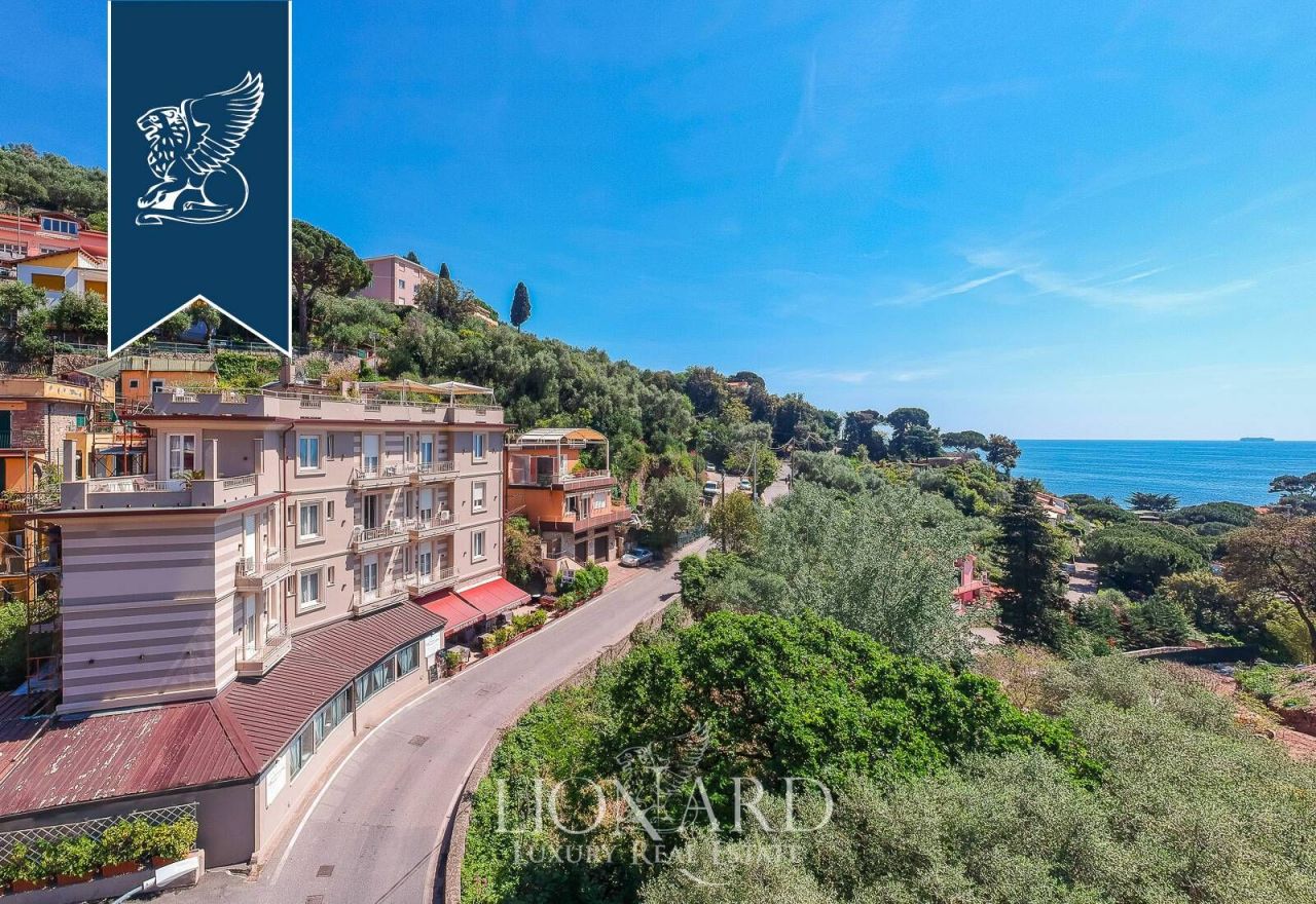 Hotel in Lerici, Italy, 1 400 sq.m - picture 1