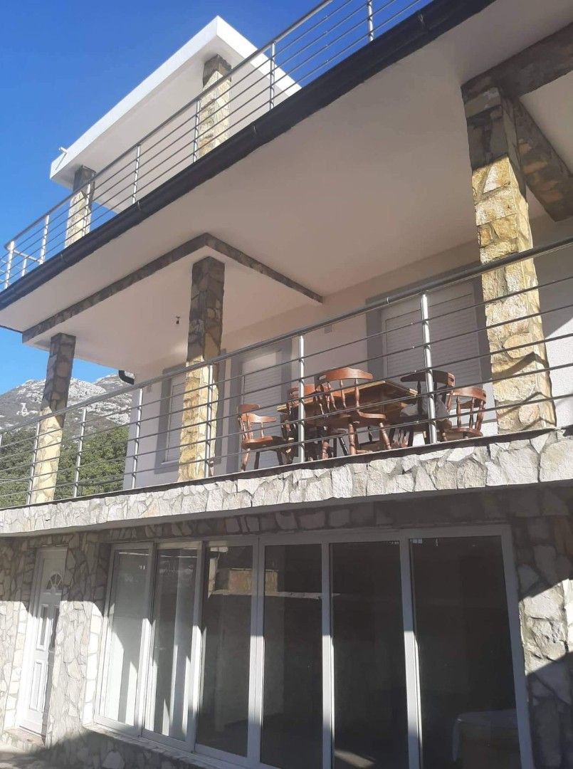 House in Sutomore, Montenegro, 300 sq.m - picture 1