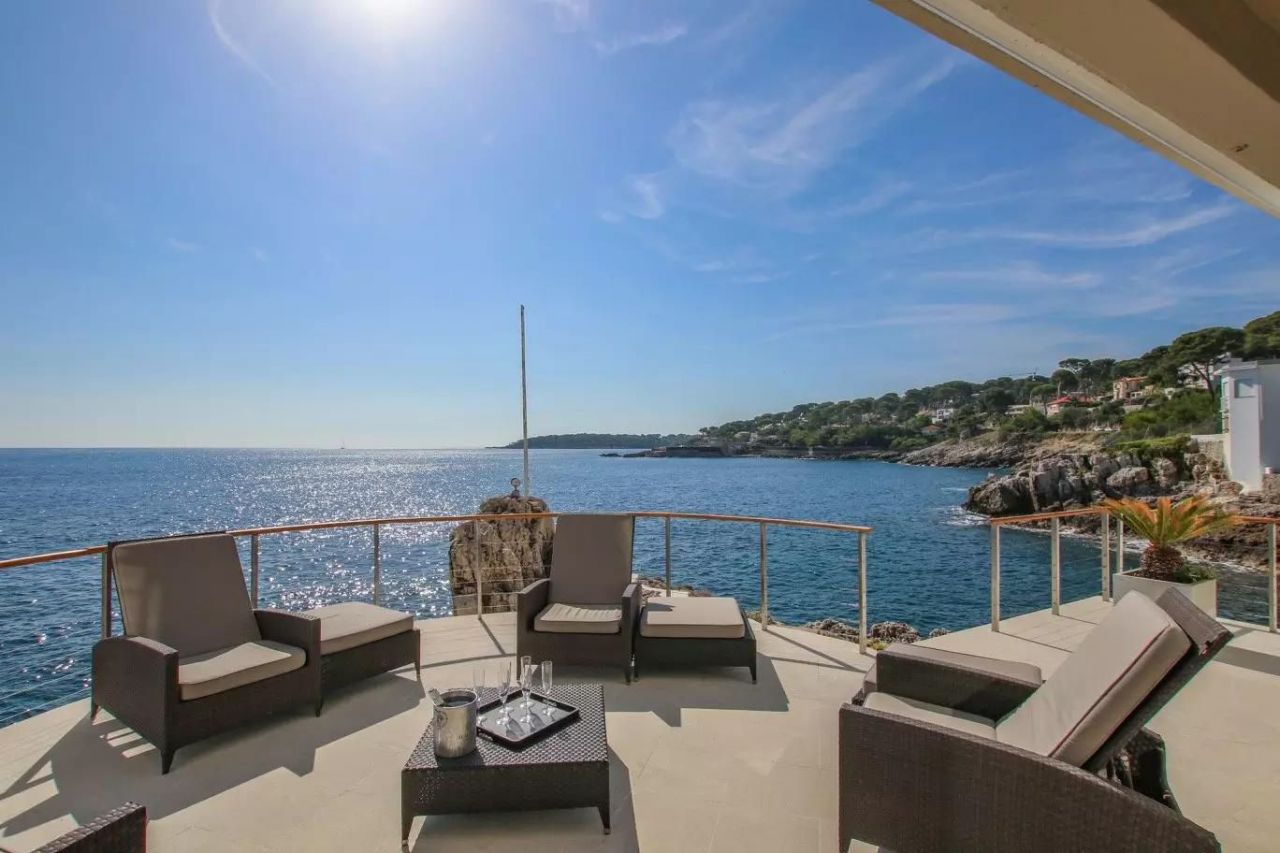 Villa in Cap d'Antibes, France, 303 sq.m - picture 1