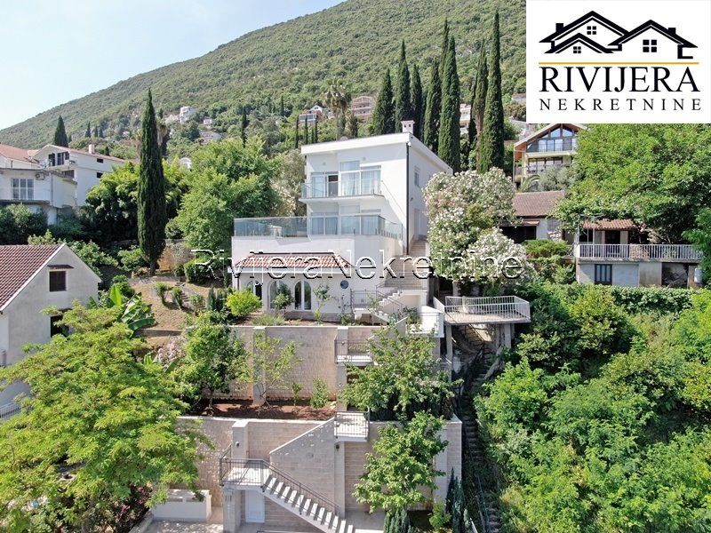 Villa in Herceg-Novi, Montenegro, 285 m2 - Foto 1