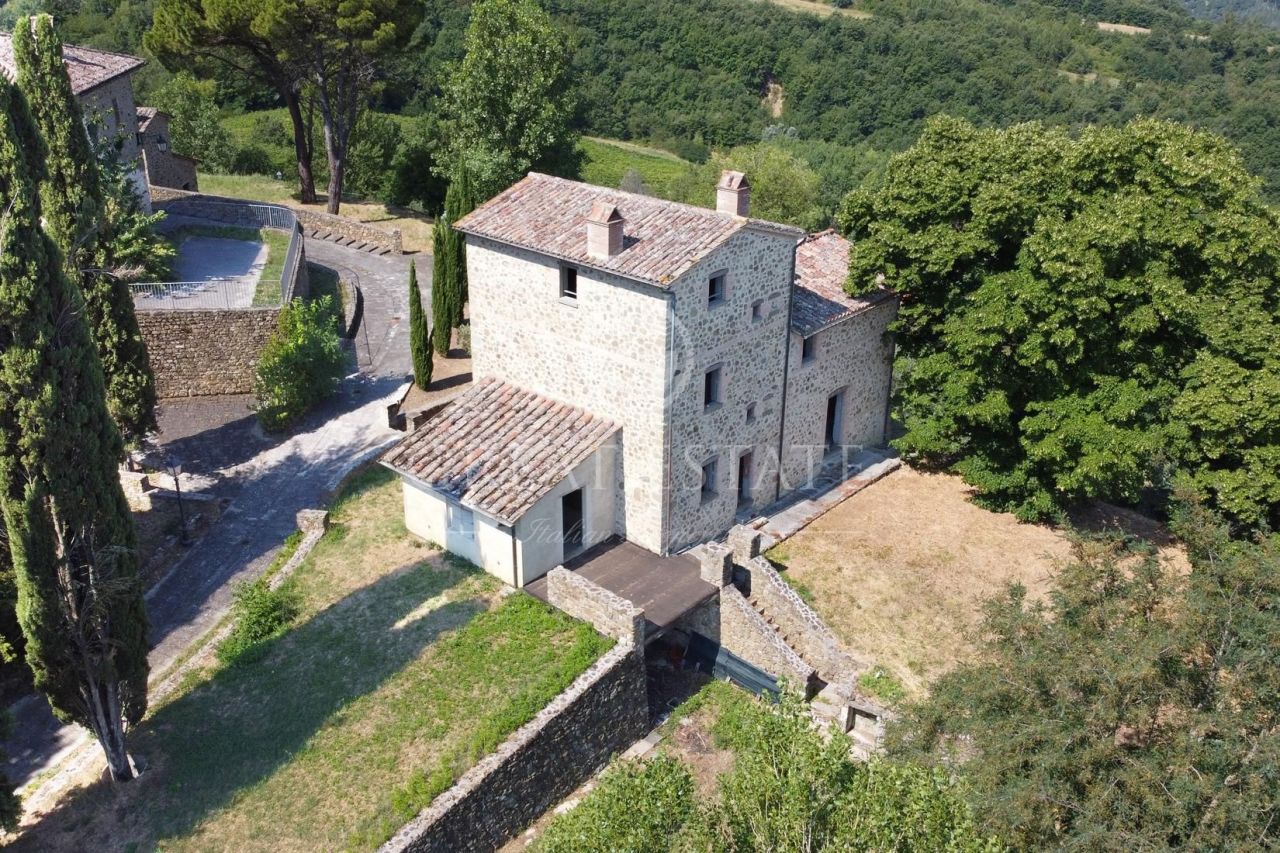 House in Umbertide, Italy, 255.6 sq.m - picture 1