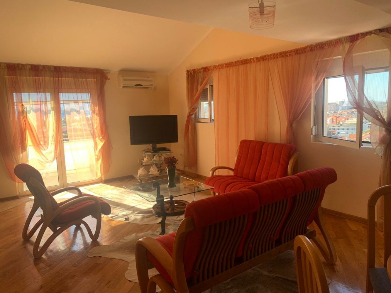 Wohnung in Budva, Montenegro, 107 m² - Foto 1