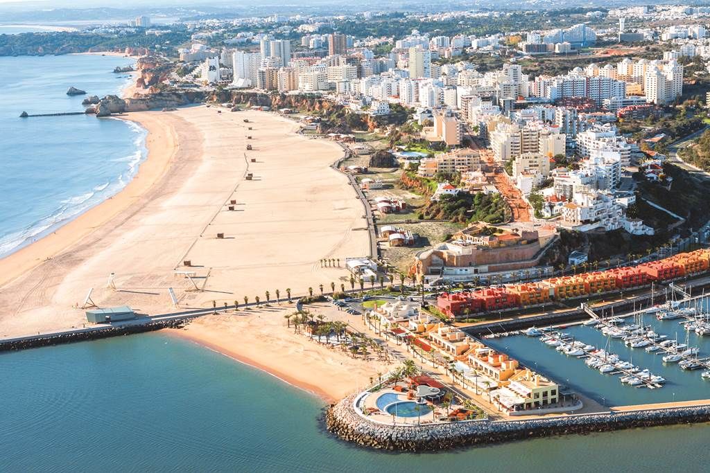 Land in Portimao, Portugal, 76 810 sq.m - picture 1