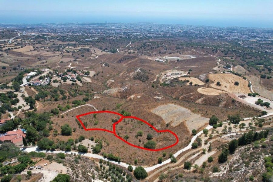 Terrain à Paphos, Chypre, 6 820 m2 - image 1