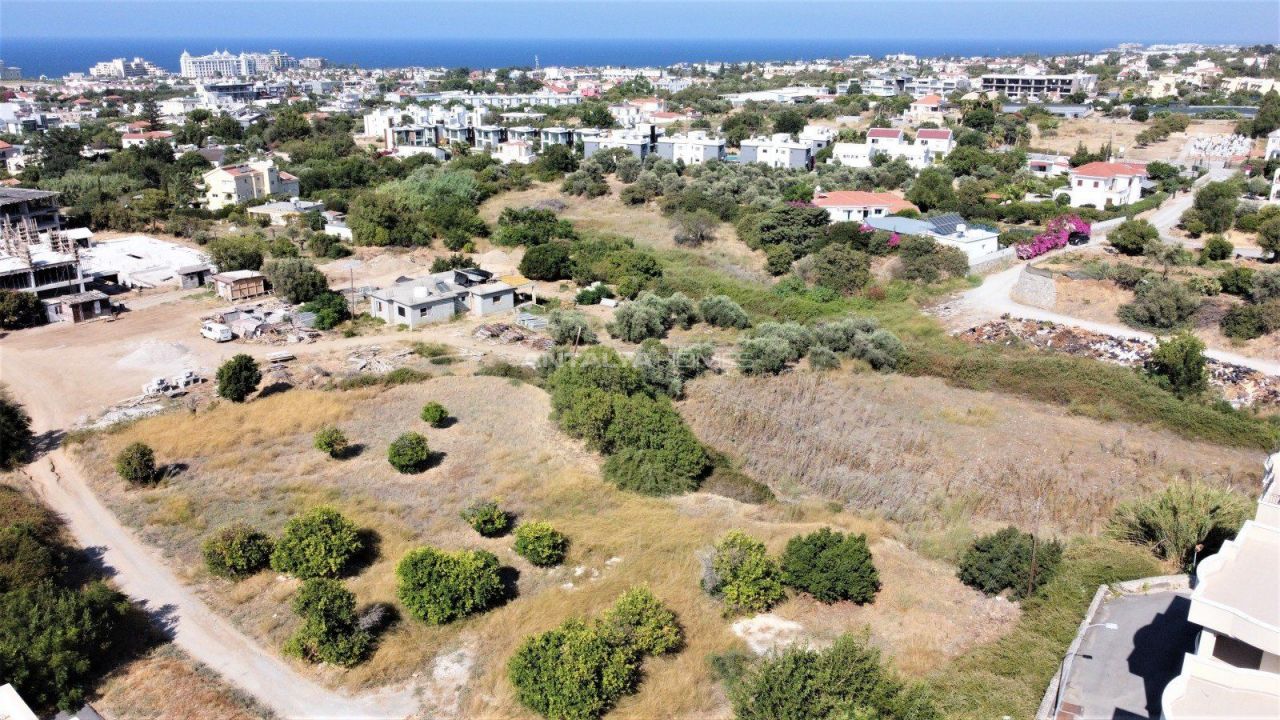 Land in Kyrenia, Cyprus, 5 680 sq.m - picture 1