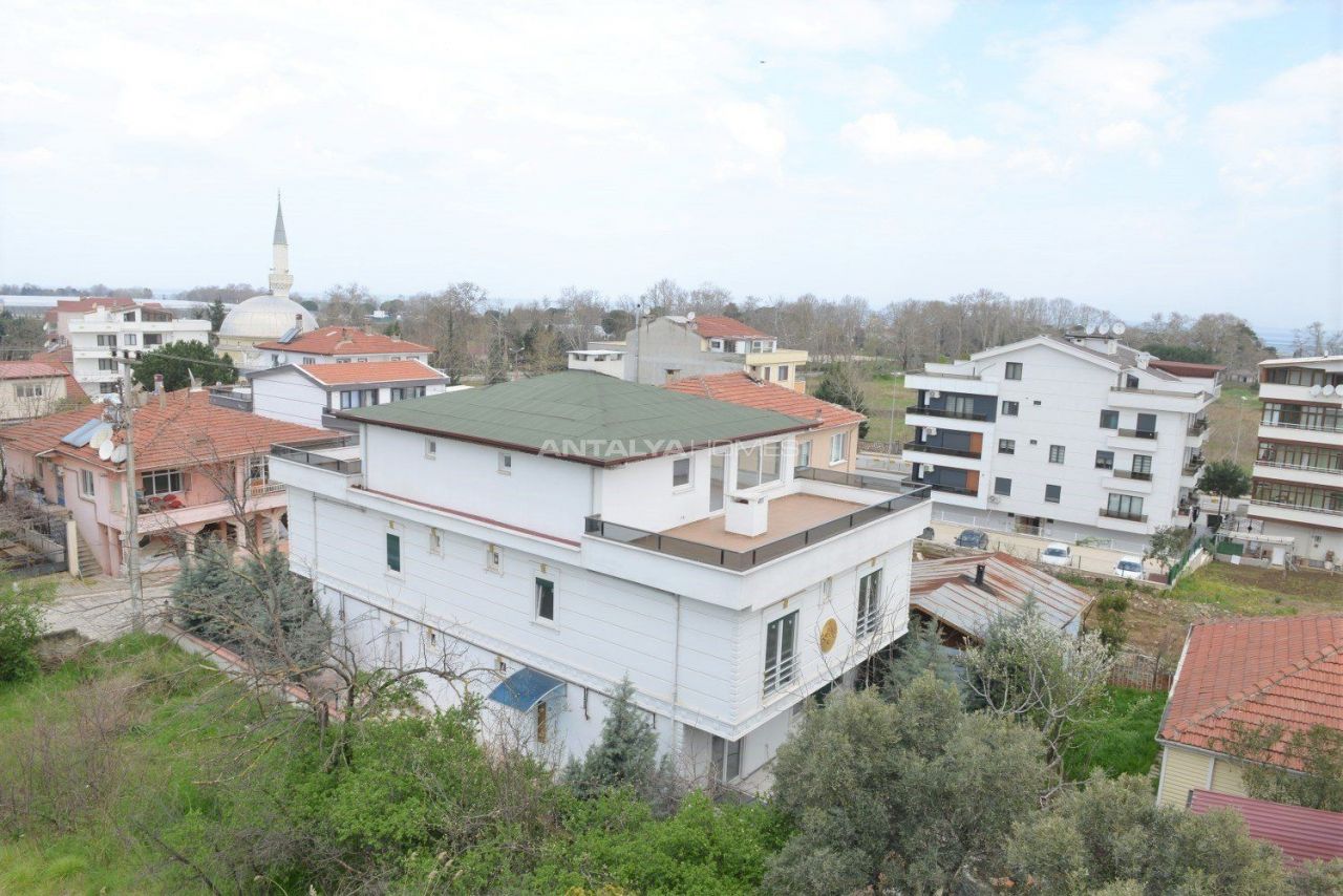 Villa in Yalova, Türkei, 320 m2 - Foto 1