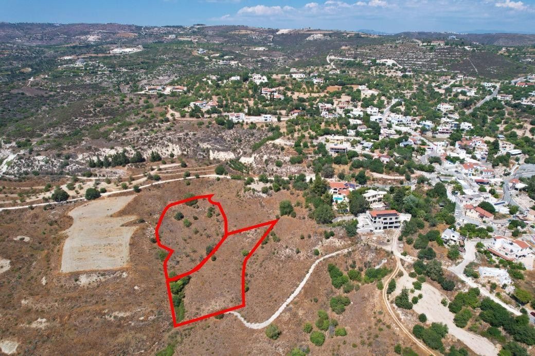 Grundstück in Paphos, Zypern, 6 820 m2 - Foto 1