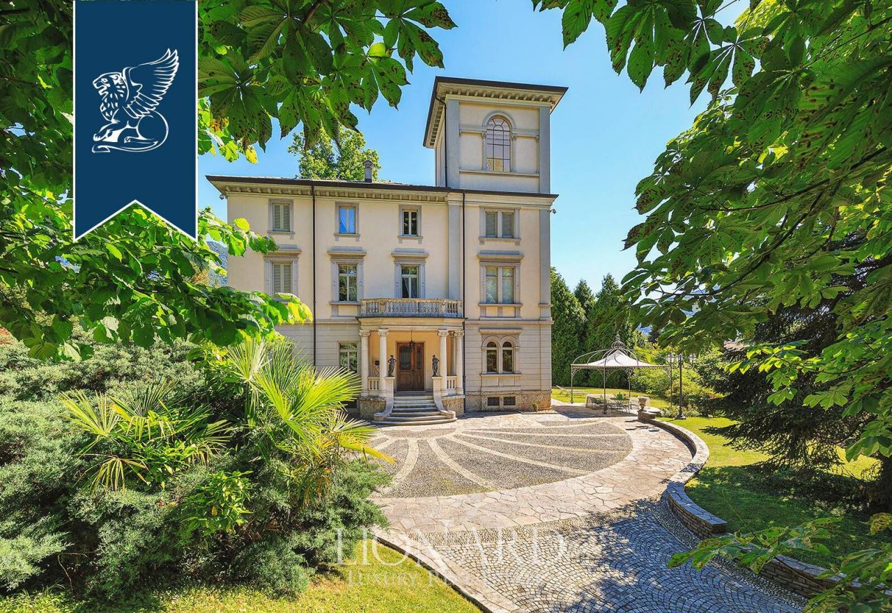 Villa in Bergamo, Italy, 1 200 sq.m - picture 1