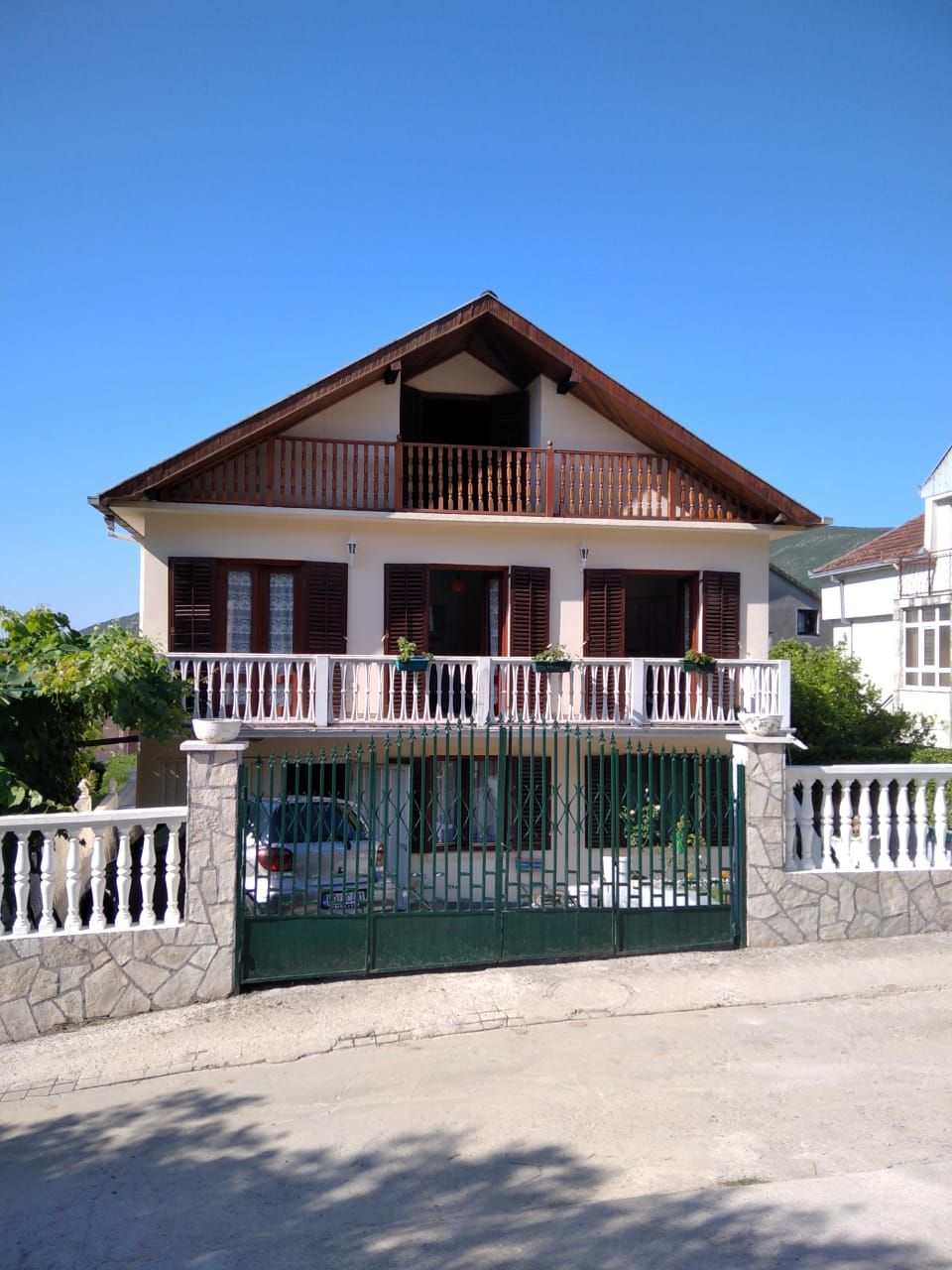 House in Lastva, Montenegro, 300 sq.m - picture 1