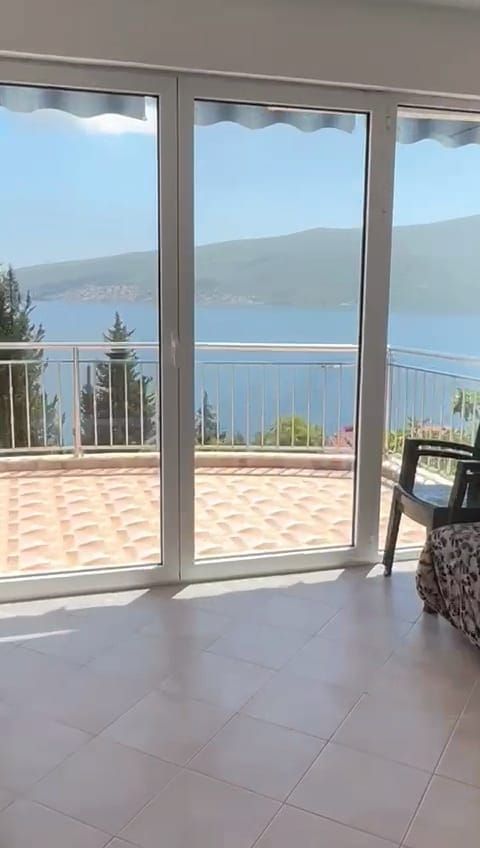 Villa in Baosici, Montenegro, 178 sq.m - picture 1
