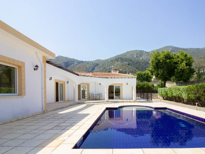 Villa in Kyrenia, Cyprus, 150 sq.m - picture 1