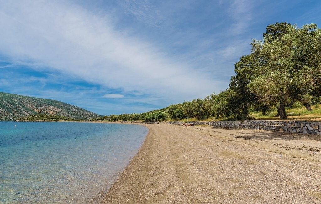 Land in Boiothia, Greece, 1 030 sq.m - picture 1