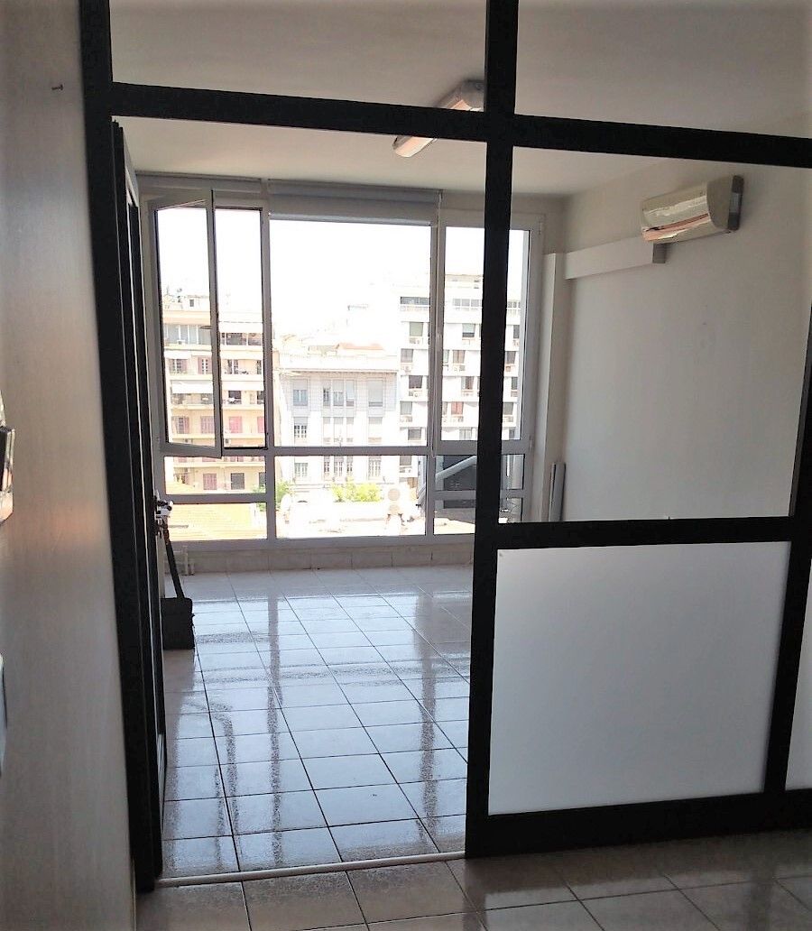 Commercial property in Thessaloniki, Greece, 33 sq.m - picture 1