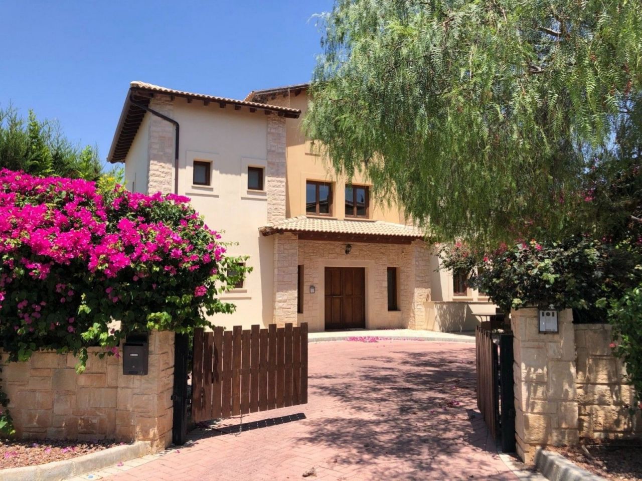 Villa in Paphos, Cyprus, 237 sq.m - picture 1