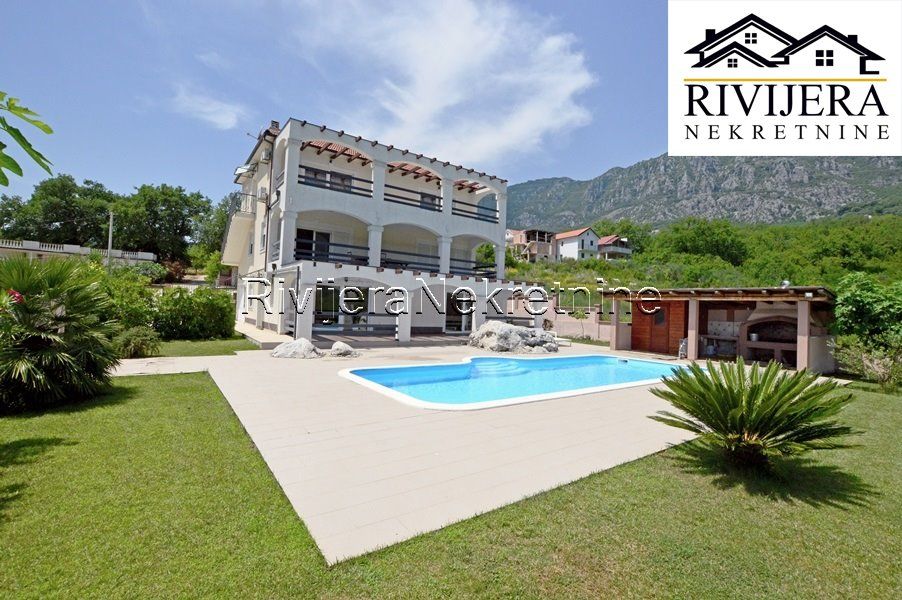Villa en Herceg-Novi, Montenegro, 348 m2 - imagen 1