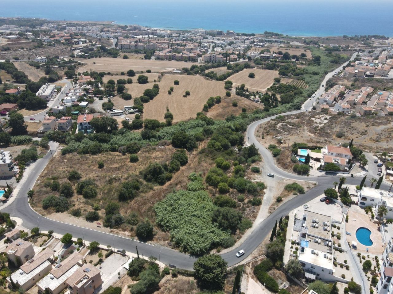 Land in Paphos, Cyprus, 6 557 sq.m - picture 1