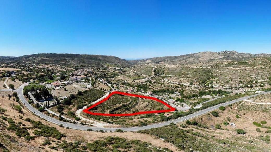 Land in Limassol, Cyprus, 8 716 sq.m - picture 1