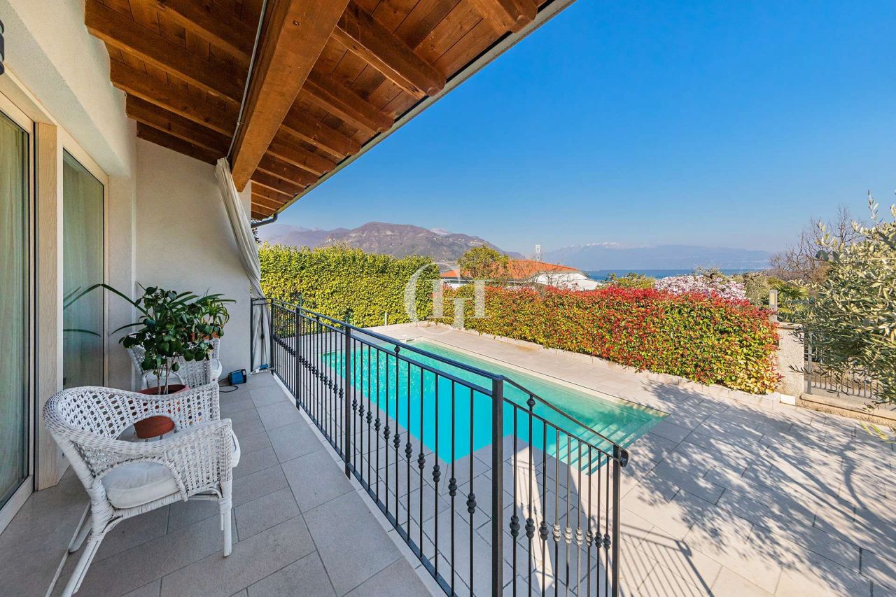 Villa on Lake Garda, Italy, 136 sq.m - picture 1
