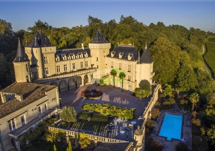 Castle in Bordeaux, France, 1 400 sq.m - picture 1