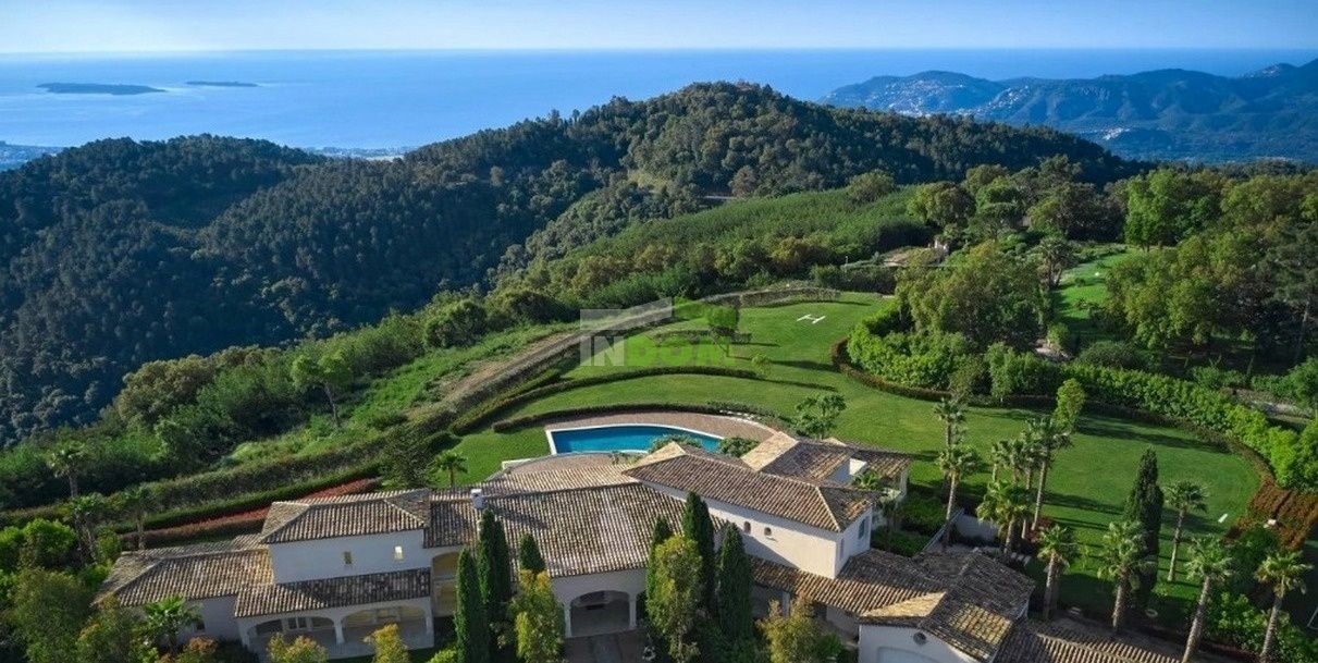 Villa Lazurnyj bereg, France, 900 sq.m - picture 1
