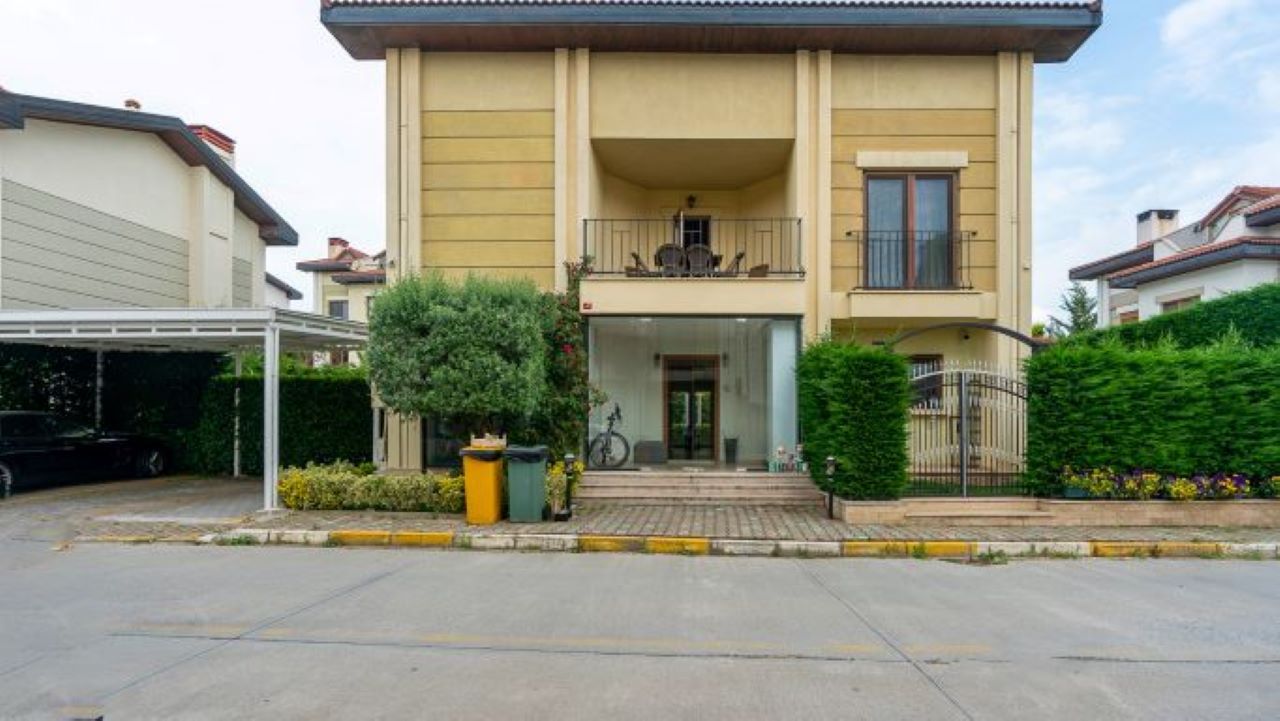Villa in Istanbul, Turkey, 438 sq.m - picture 1
