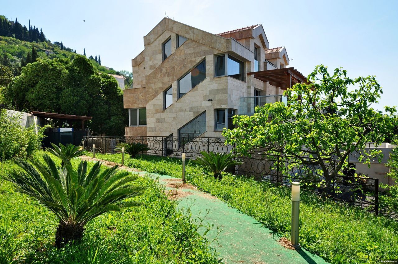 Villa en Tivat, Montenegro, 400 m2 - imagen 1