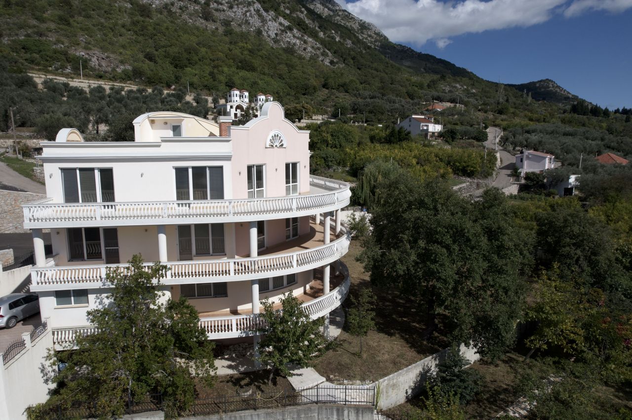Villa in Bar, Montenegro, 750 sq.m - picture 1