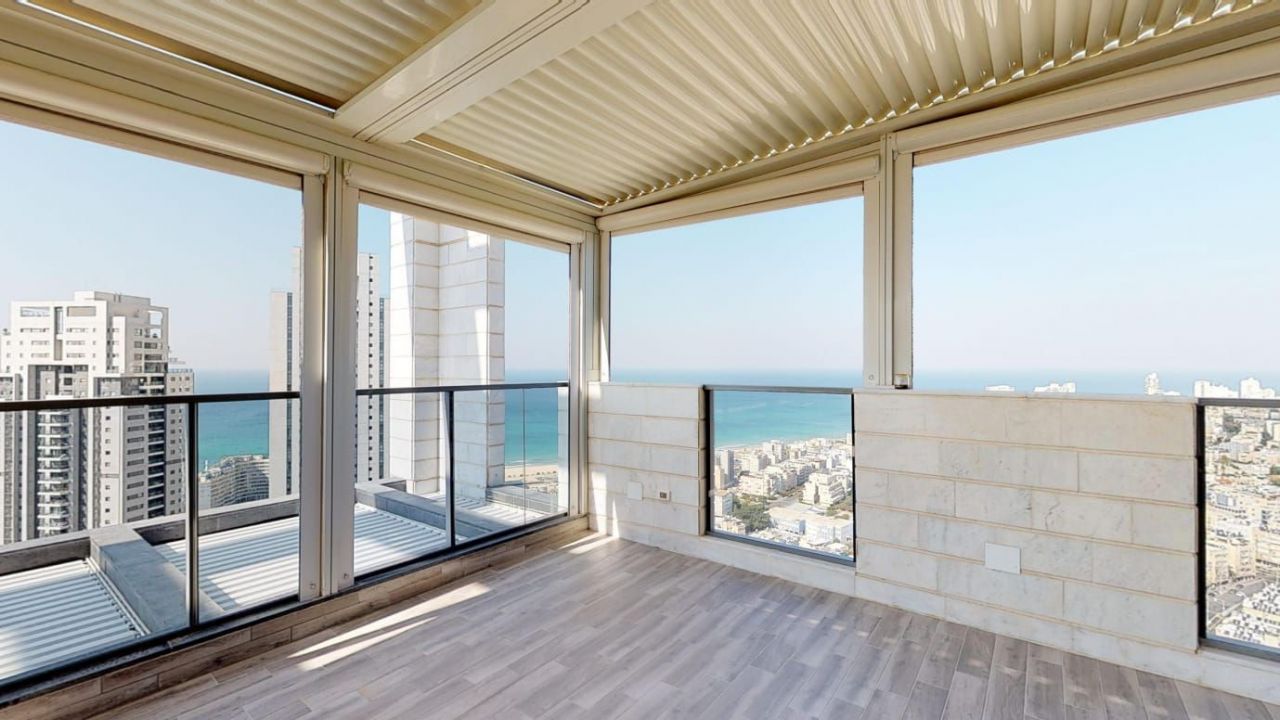 Penthouse in Bat Yam, Israel, 230 sq.m - picture 1