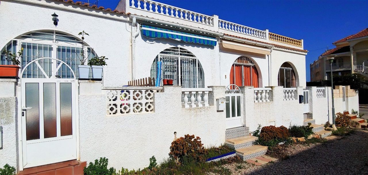 Bungalow in Torrevieja, Spain, 40 sq.m - picture 1