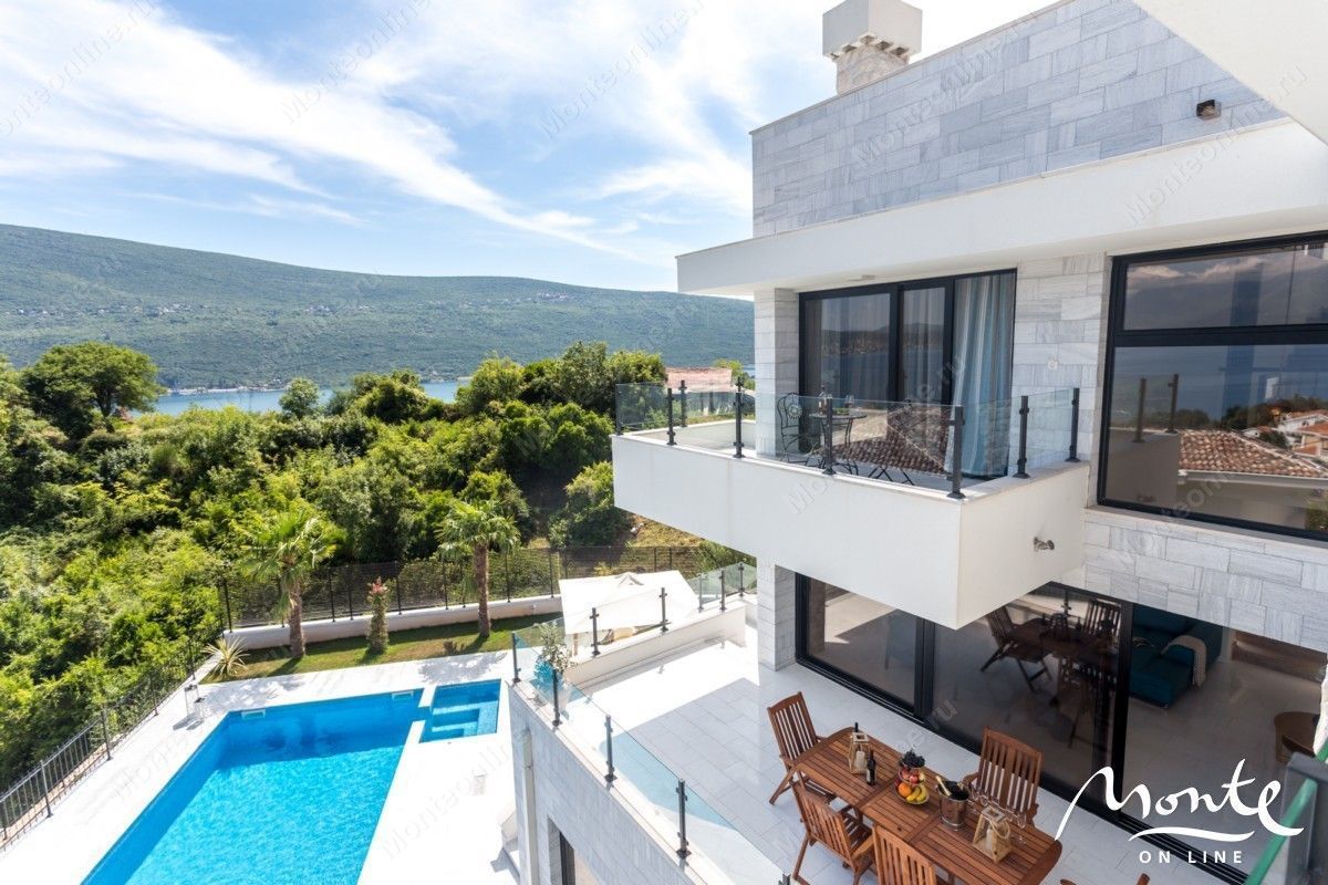 Villa en Herceg-Novi, Montenegro, 350 m2 - imagen 1