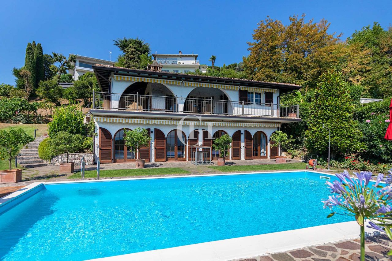Villa on Lake Garda, Italy, 150 sq.m - picture 1