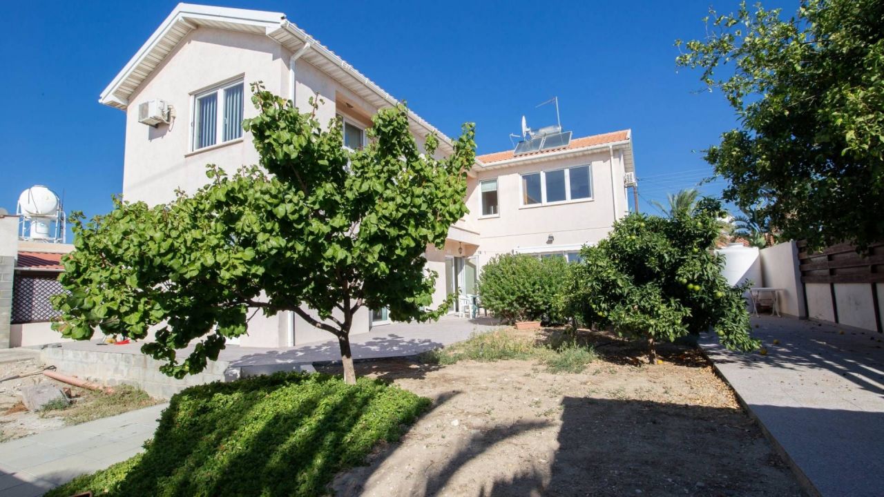 Villa in Larnaca, Cyprus, 165 sq.m - picture 1