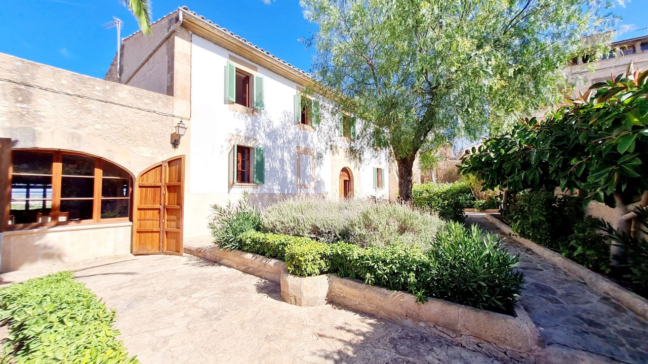 Villa in Montuiri, Spain, 500 sq.m - picture 1