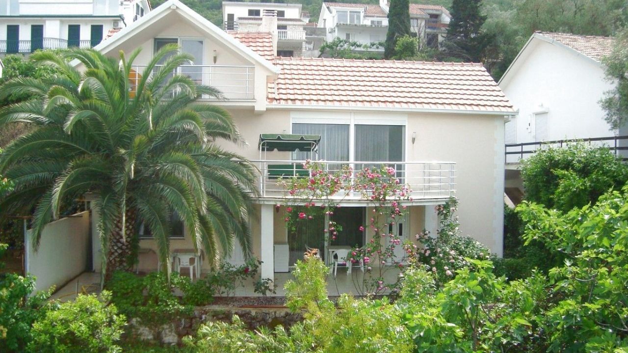 Villa in Tivat, Montenegro, 200 sq.m - picture 1