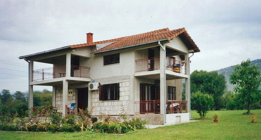 Haus in Danilovgrad, Montenegro, 112 m2 - Foto 1