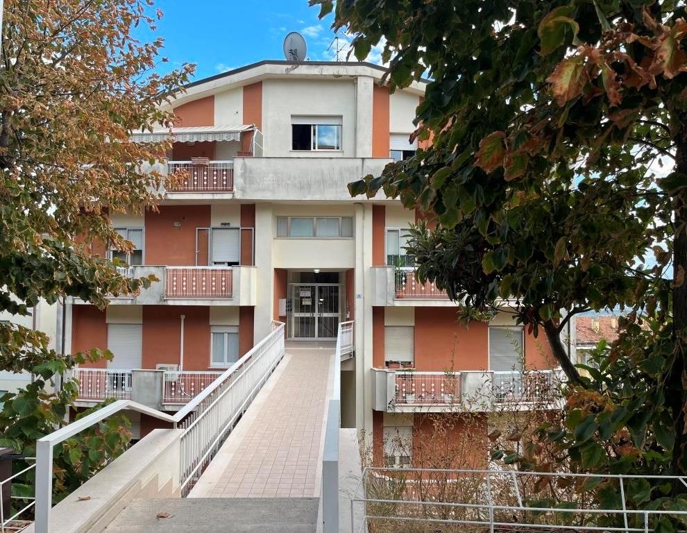 Appartement à Citta Sant'Angelo, Italie, 220 m2 - image 1