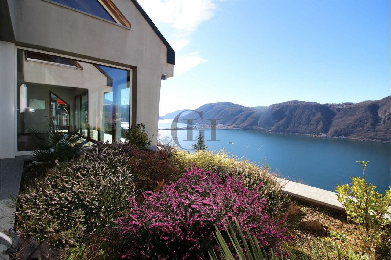 Villa in Lake Lugano, Italy, 540 sq.m - picture 1