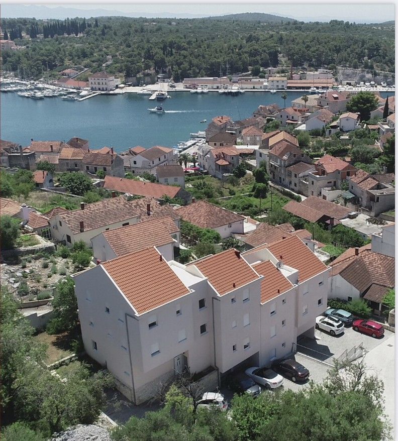 House on Brac, Croatia, 624 sq.m - picture 1
