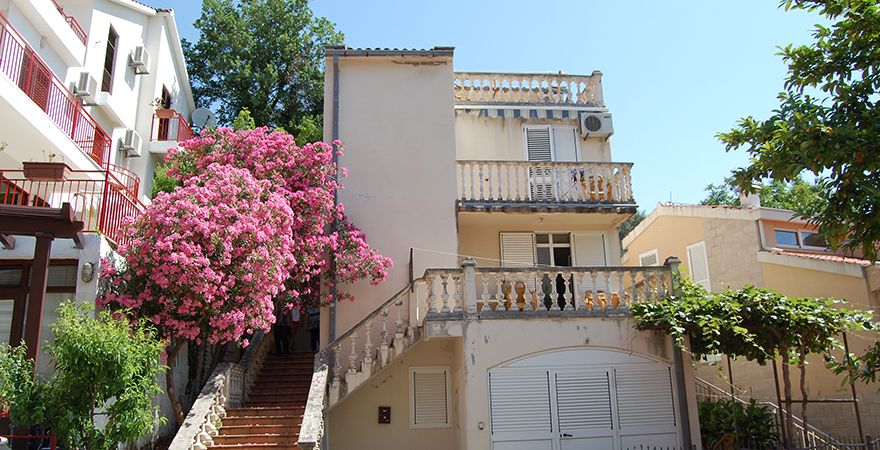 Villa in Petrovac, Montenegro, 273 sq.m - picture 1