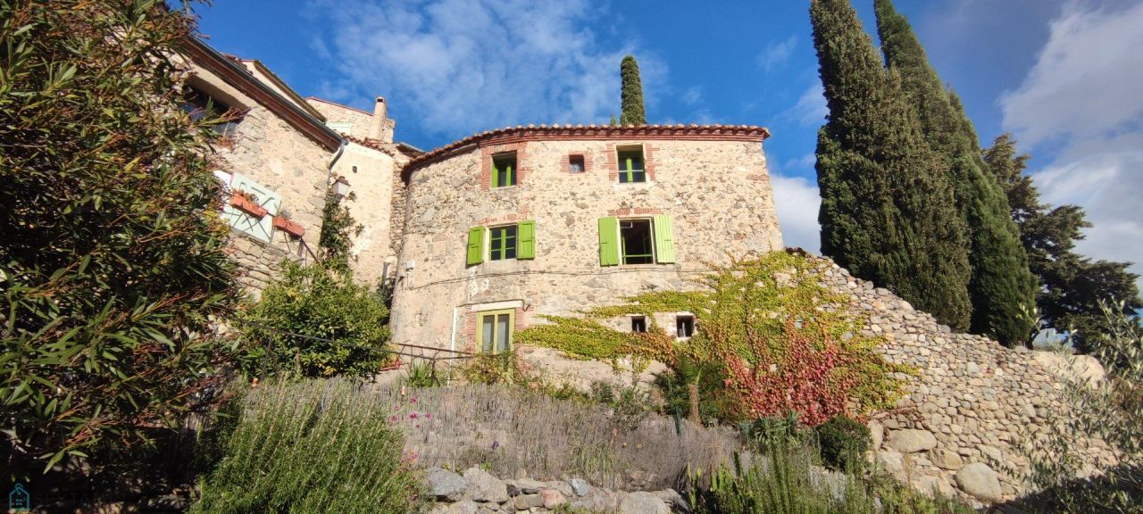 Maison dans les Pyrénées-Orientales, France - image 1